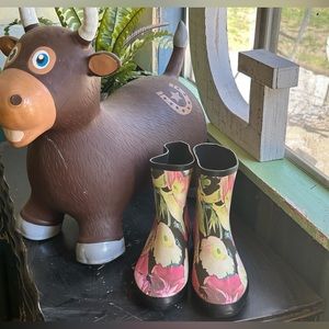 DIRTY LAUNDRY LADIES SIZE 8 rain boots, garden, mud boots .. perfect condition